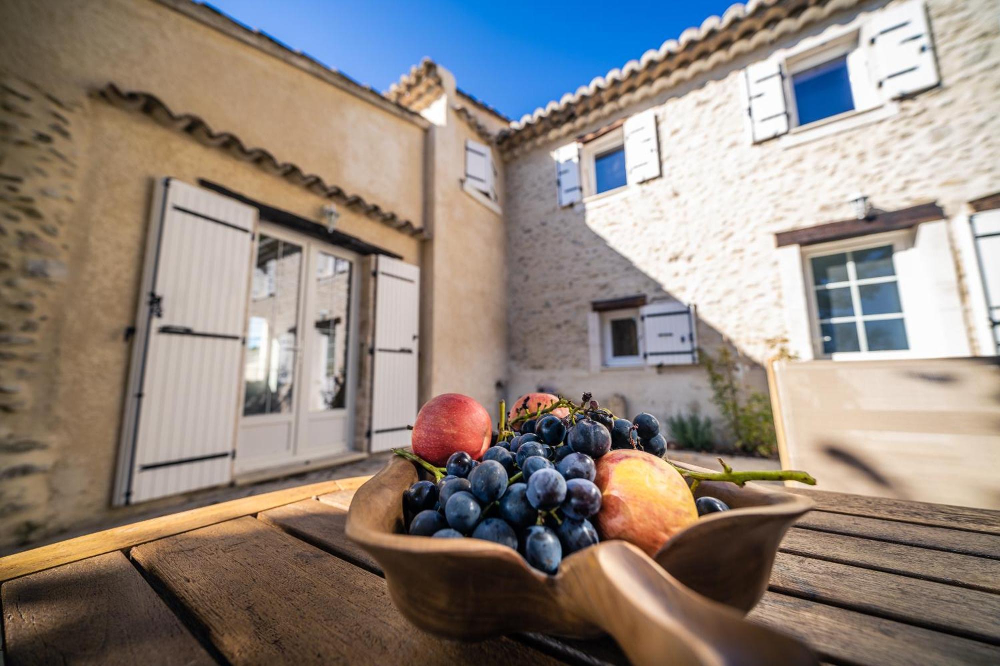 La Sainte-Croix: Traditional Provencal Retreat with Pool Vaison-la-Romaine Exterior photo
